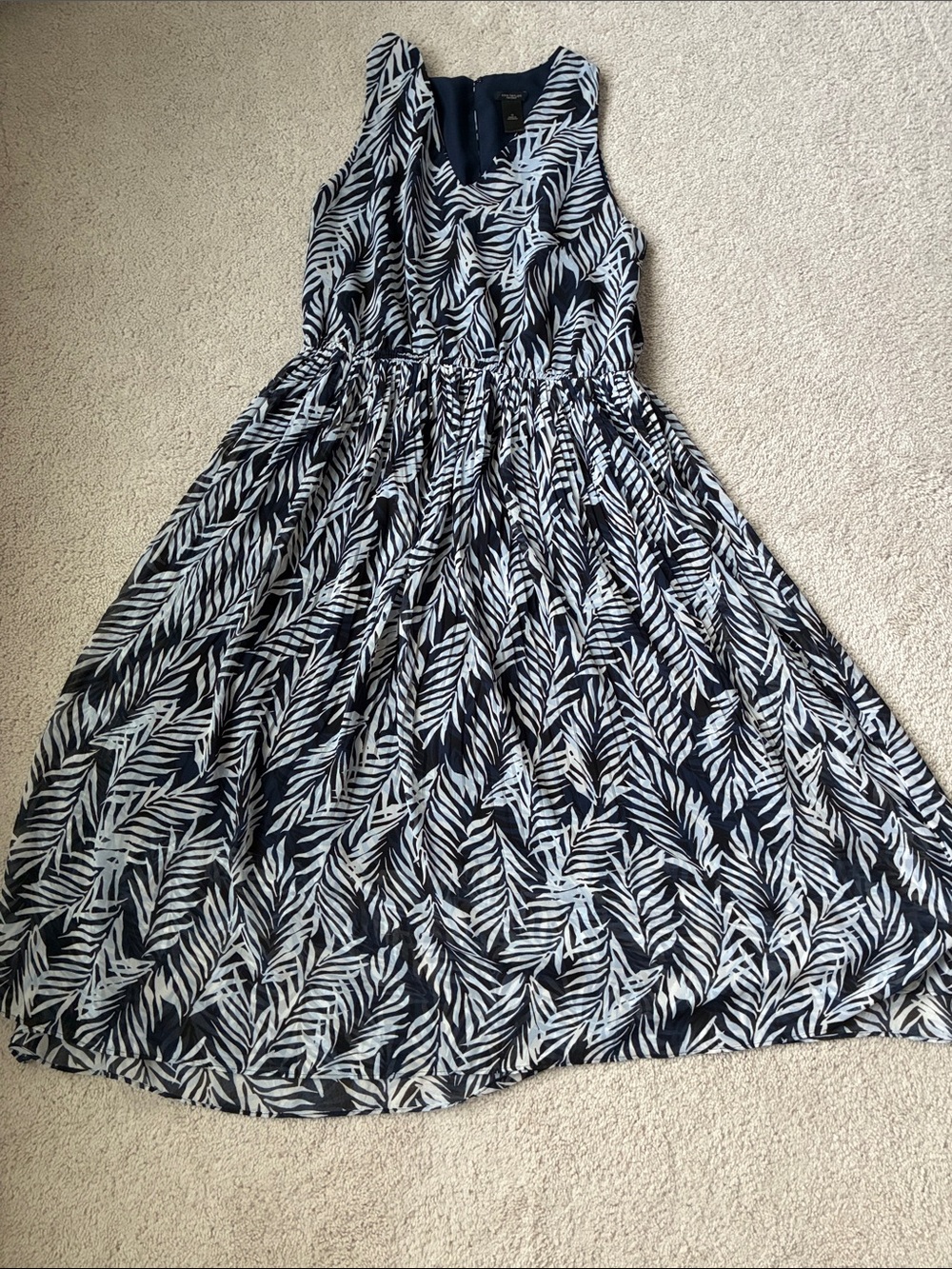 Ann Taylor Factory Sleeveless Navy and White Leaf Print Midi Dress size 10